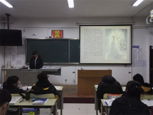365足球2015级口腔七八班开展“青春梦想”主题班会
