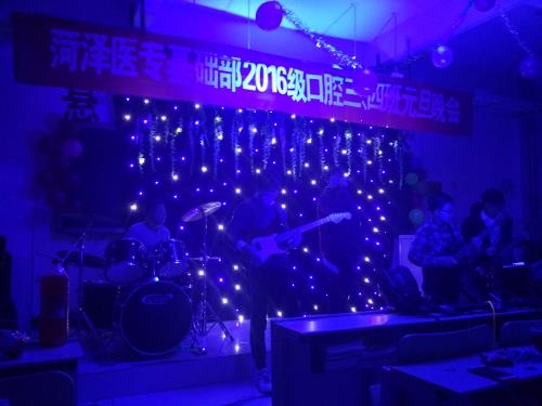 365足球基础医学部2016级口腔医学3.4班举办元旦晚会