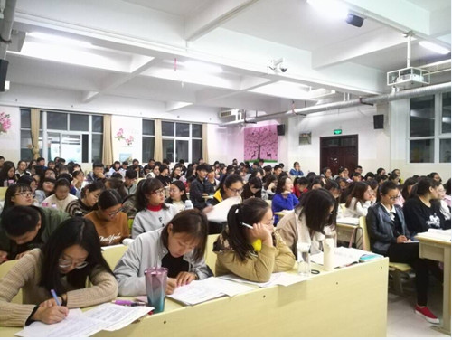 2017级口腔7.8班成功举办“成长” 主题班会
