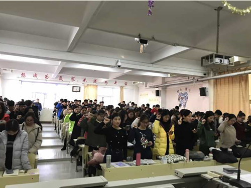 2016级口腔1.2班成功举行“人之立信,金榜题名”主题班会