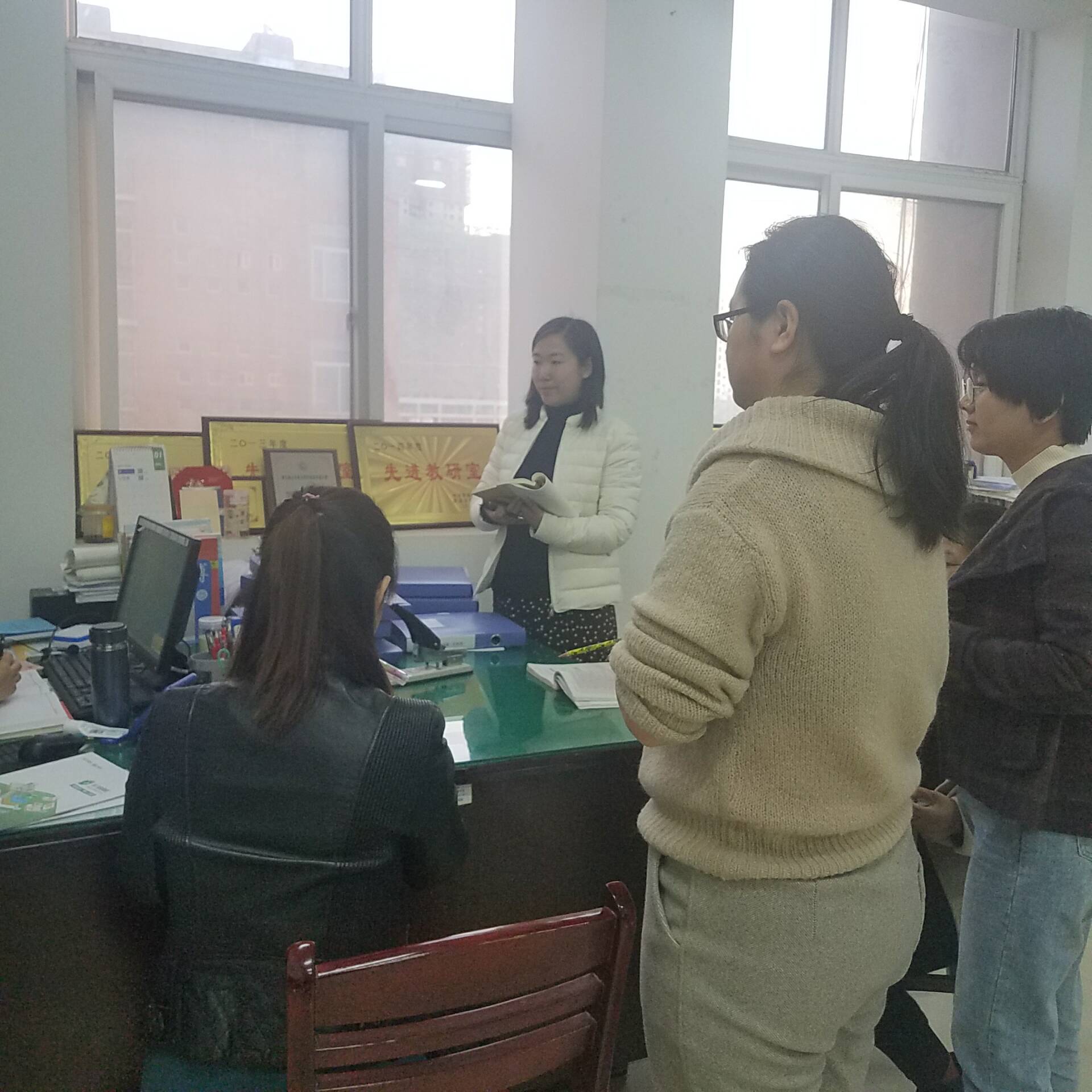 我部外语教研室召开“发挥外语特色立德树人,推进思政课程建设”研讨会