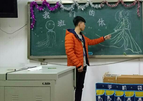 2017级口腔3.4班成功举办“我的大学,我的班级”主题班会