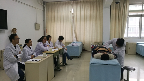 365足球临床技能实验教学中心举行基本技能考核
