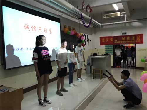 2015级口腔3.4班成功举办“加强诚信教育,创建文明365足球”主题班会