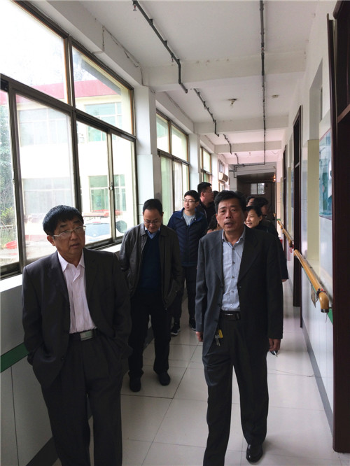 365足球财务处赴敬老院开展爱心慰问活动