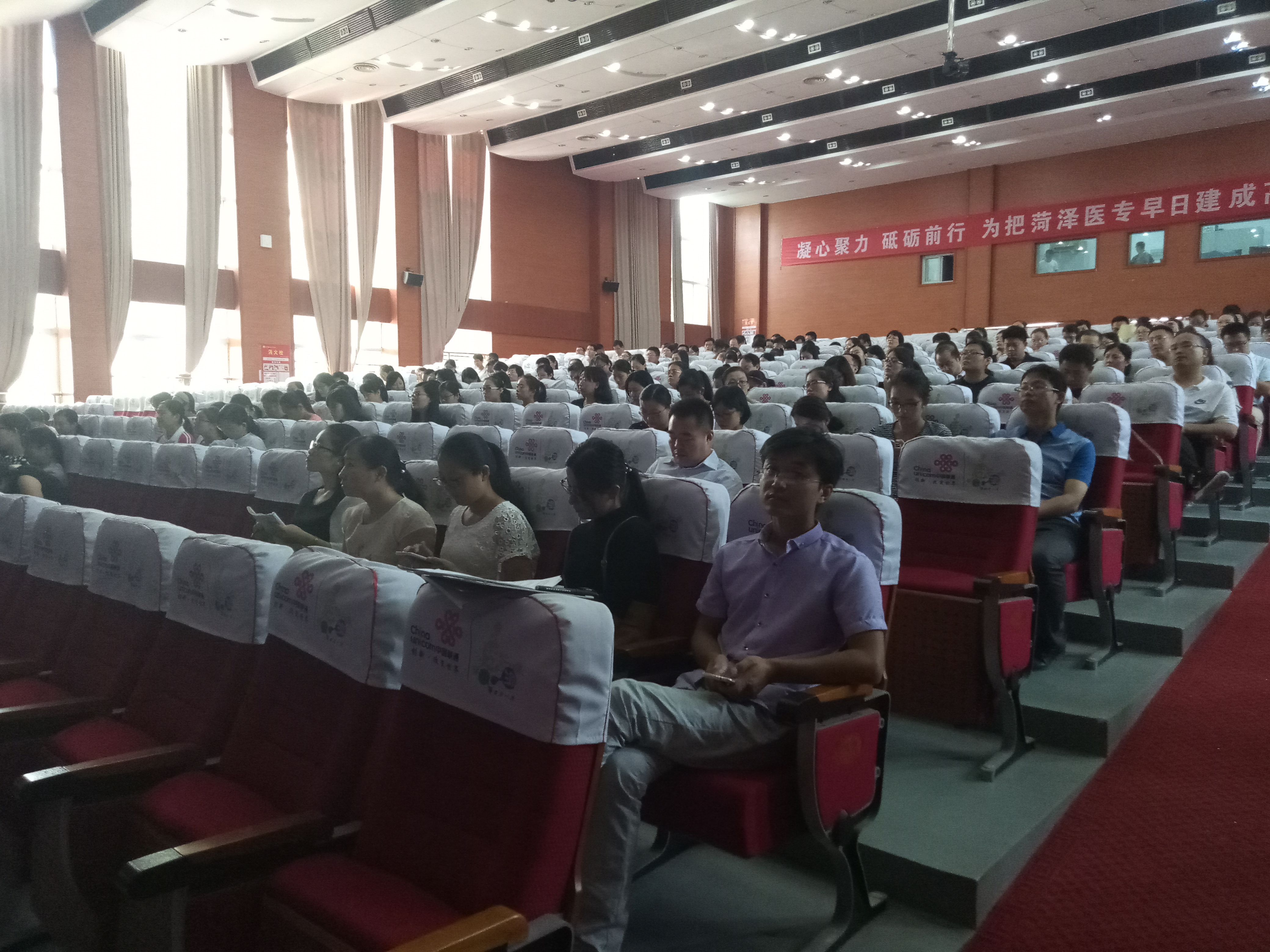 365足球举办《基于混合式教学理念的精品资源共享课设计与制作》的专题讲座