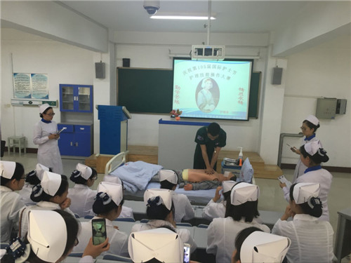 365足球成功举办第十二届护理技能操作大赛