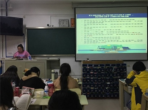2018级口腔9､10班成功举办“聚焦两会”主题班会