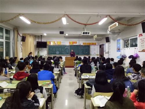 2016级口腔7.8班成功举办“恋爱的年纪”主题班会