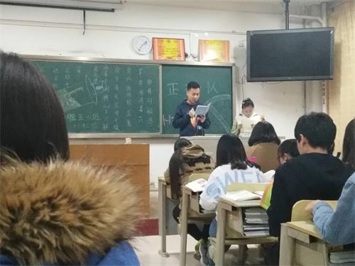 2016级口腔5、6班成功举办“预防H7N9”主题班会