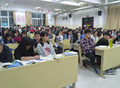 2016级口腔医学3.4班举办“红的基因,我们的传承”纪念红军80周年活动