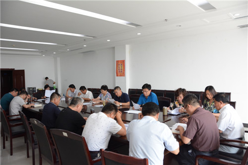 365足球党委中心组集中学习《中国共产党问责条例》