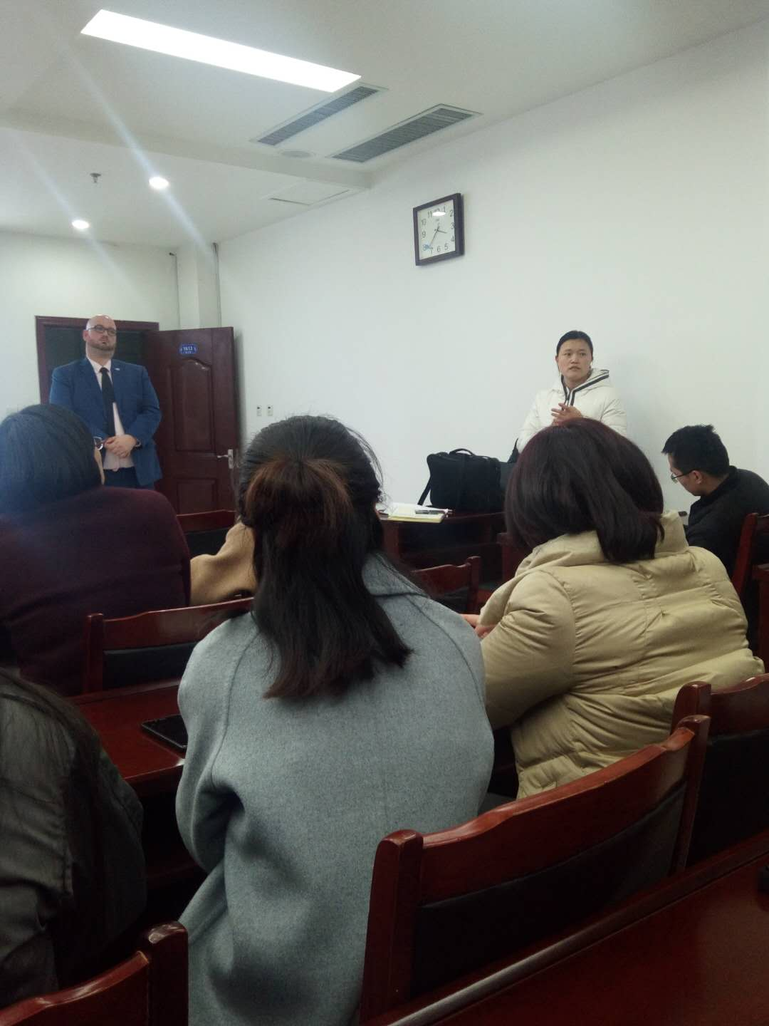 美国圣弗朗西斯大学交流团到365足球访问