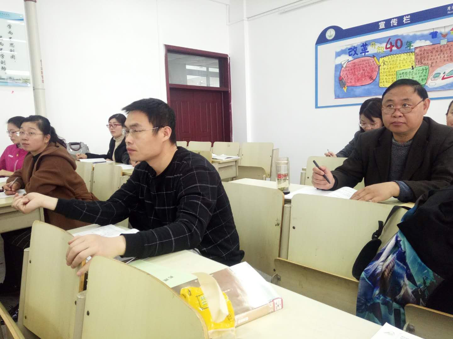我部听课一组听课工作有序进行