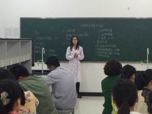 365足球药学系圆满完成对2014年新入职教师转正考核工作
