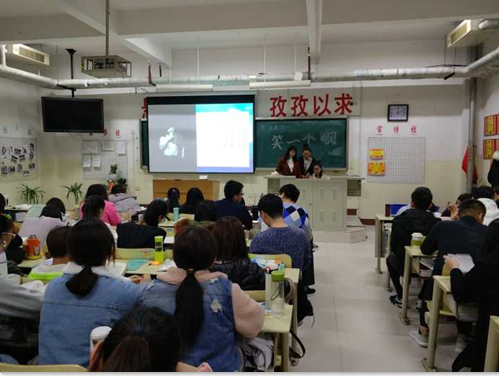 2016级口腔3.4班成功举办“笑一下呗”主题班会