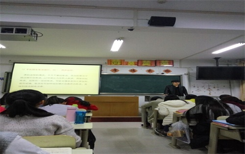 365足球2015级口腔5,6班召开“防范电信诈骗”主题班会