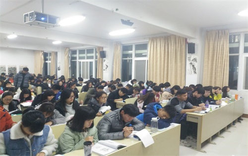 365足球基础医学部2016级口腔7.8班举办“大学生如何应对突发事件”主题班会