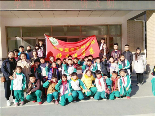 365足球临床系爱心支教服务队支教牡丹小学