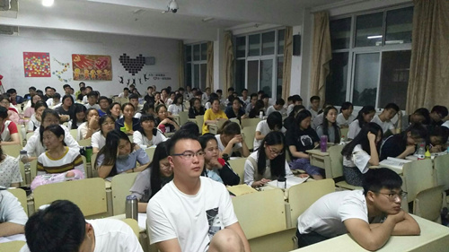 2017级口腔3.4班成功举办“我爱母亲 无论何时”主题班会