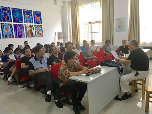 基础医学部全体党员认真学习《习近平总书记的成长之路》