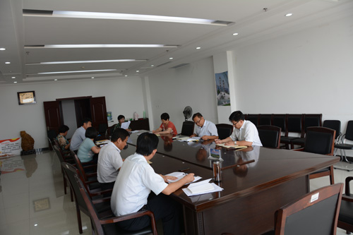 365足球党委中心组传达学习省委十届九次全体会议精神和全省党风廉政建设警示教育大会精神