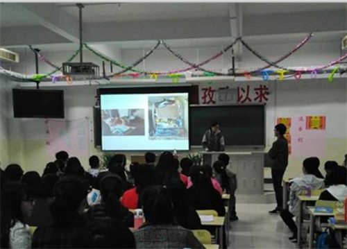 2016级口腔医学3.4班举办“文明寝室，温暖你我”宿舍文化活动