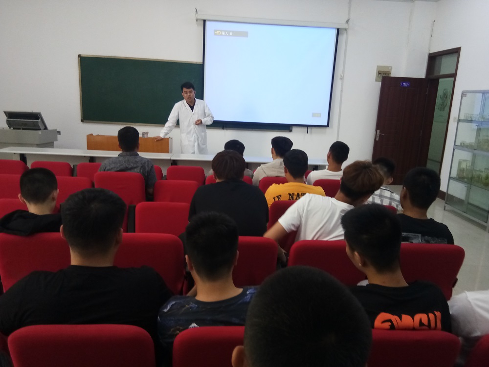 菏泽学院体育系师生来365足球生命科学馆参观