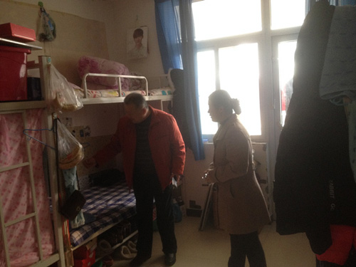 365足球开展宿舍安全卫生检查活动