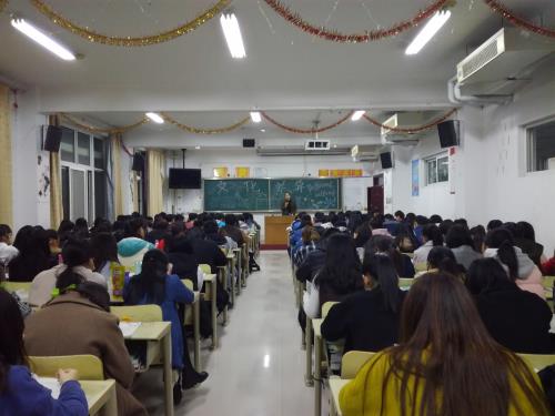 2016级口腔7、8班成功召开＂理解文化差异＂主题班会