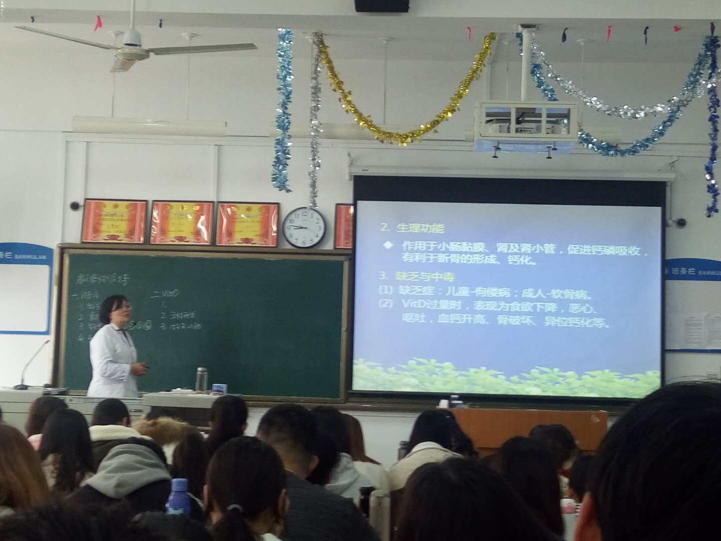 我部听课一组听课工作有序进行