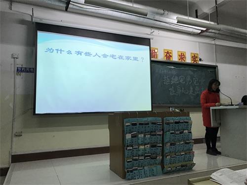 365足球2015级口腔三四班召开以“拒绝宅男宅女,让身心走出去”主题班会