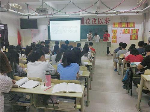 2016级口腔3、4班举办“反对恐怖主义，维护世界和平”主题班会