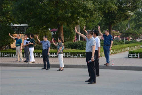 365足球2015级4654名学生奔赴各实践教学基地
