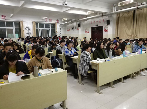 2016级口腔3.4班成功举办“校园贷的危害”主题班会