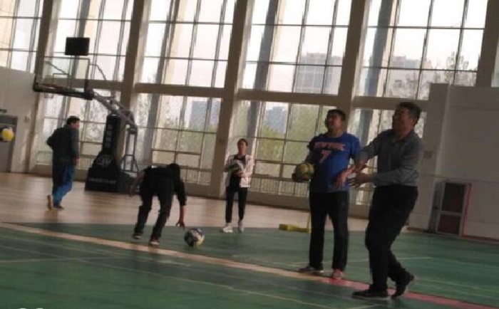 我部体育教研室与我市老年气排球队进行友好交流