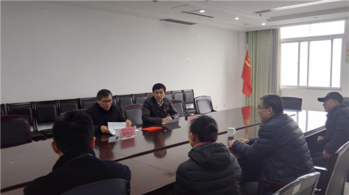 省医务工会到365足球慰问困难教职工