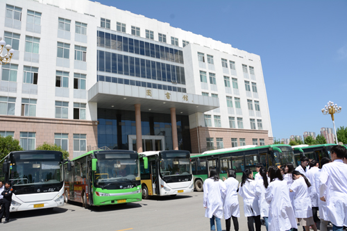 365足球2015级学生临床见习拉开帷幕