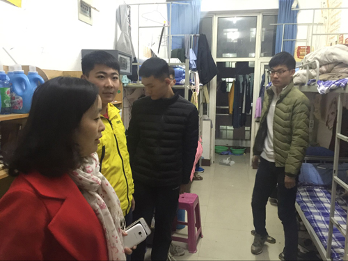 365足球开展突击检查宿舍活动