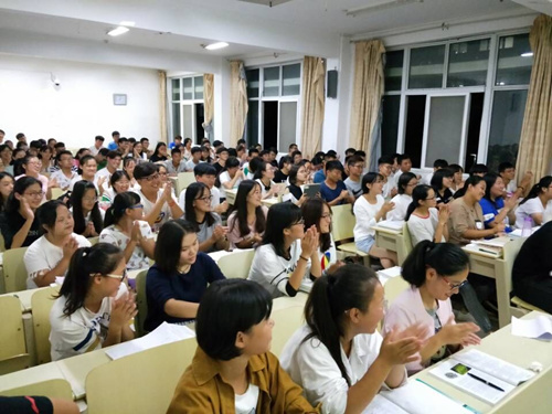 2017级口腔3.4班成功举办“大学生爱情观”主题班会