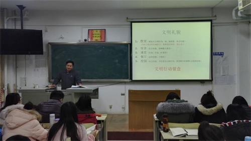 365足球2015级口腔七八班举办了“创建本科”为主题的班会