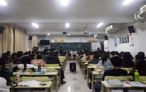 365足球基础医学部2016级口腔7.8班“歌词接龙比赛”圆满结束