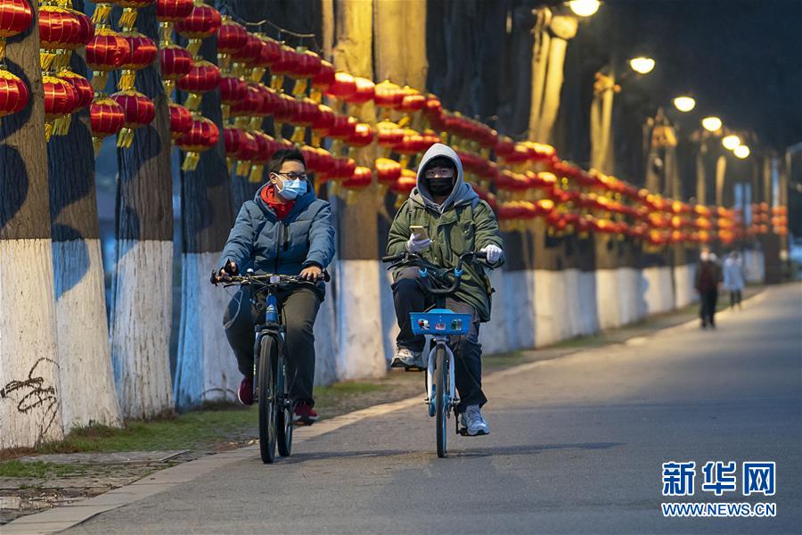 (新华全媒头条·新型肺炎疫情防控·图文互动)(2)同舟共济 众志成城——荆楚战“疫”直击