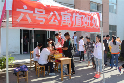 365足球迎来2016级新生入学报到