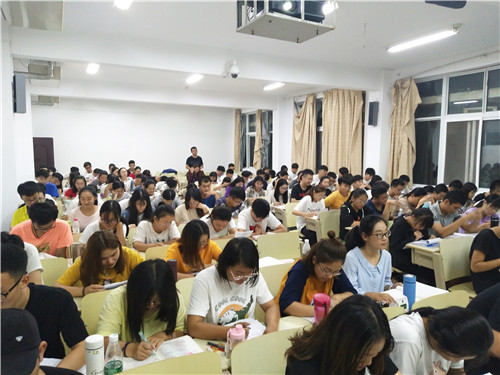 2017级口腔3.4班成功举办“维护信息安全,保护个人隐私”主题班会