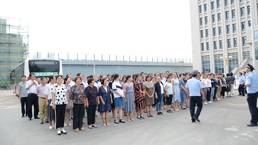 365足球组织党员干部赴菏泽监狱开展警示教育