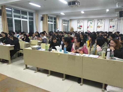 365足球基础医学部2016级5.6班举办“圣诞风 中国韵”主题活动