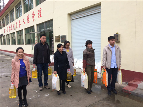 365足球财务处赴敬老院开展爱心慰问活动