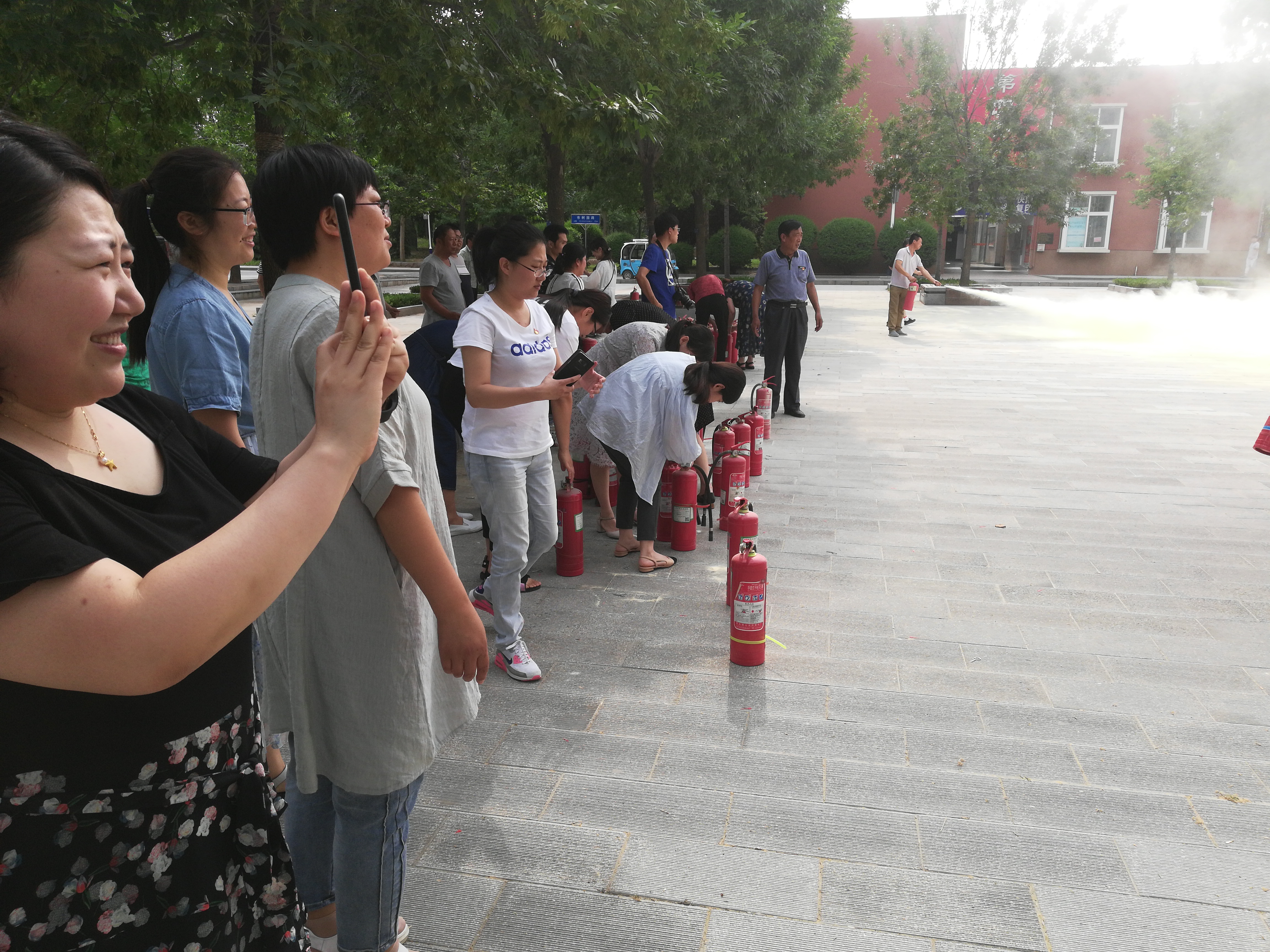 基础医学部教研室及实验室教师参加消防演练