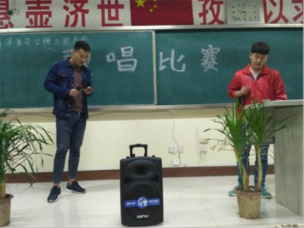 2016级口腔3.4班举办 “麦show一家亲”歌唱比赛